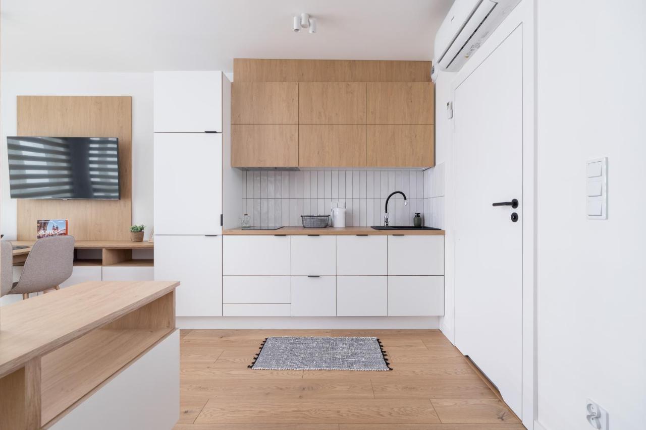City Studio With Ac Czarnowiejska By Renters Krakow Luaran gambar